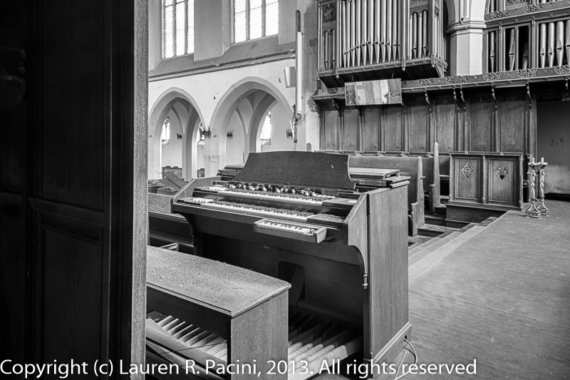 The electric organ.